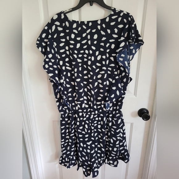 Umgee Women's Navy Blue White Polka Dot Short Sleeve V-neck Ruffle Romper Sz 1X - Picture 2 of 6